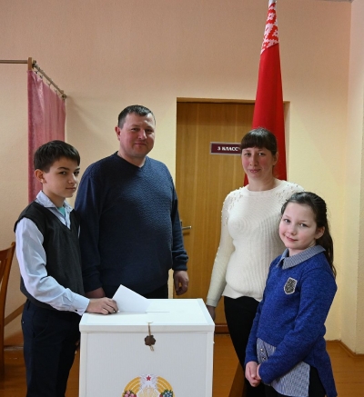 Семья Холодовых: “У нас традиция –голосовать всей семьей”