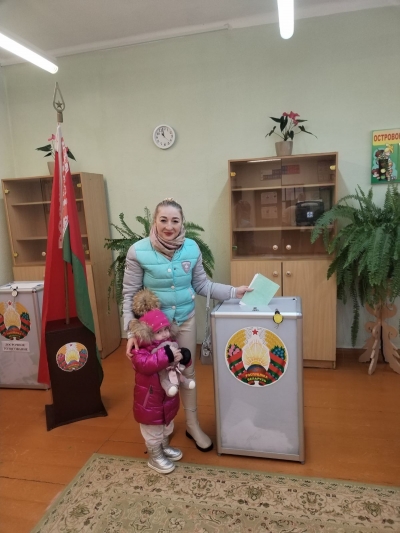 Хотимчанка Алеся Лысенка голосует за мирную и процветающую Беларусь