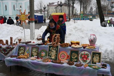 В Хотимске прошла Масленица. Смотрите, как проводили зиму и встречали весну!