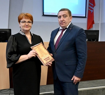 Глава района Михаил Куксенков поздравил коллектив ЦБУ № 724 «АСБ Беларусбанк» с юбилеем