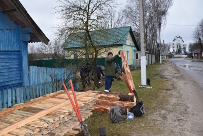 Фотофакт: жители Хотимского района навели порядок на своей малой родине в рамках республиканского субботника