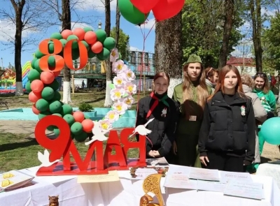 Праздничная атмосфера царила в День Победы в Парке культуры и отдыха Хотимщины (фото)