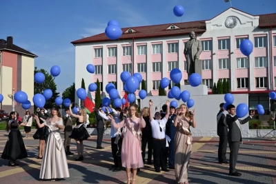 Фотофакт: Праздник радости и грусти. В Хотимске прошел выпускной вечер