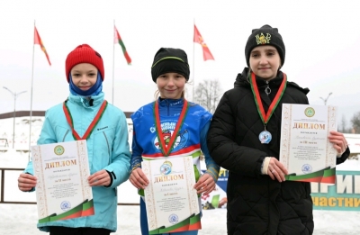 Ребята из Хотимского района завоевали награды на областных соревнованиях по биатлону “Снежный снайпер-2024”
