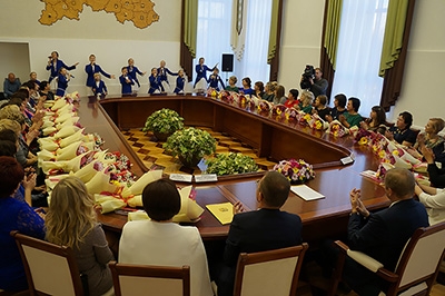 Орден Матери вручили шести многодетным женщинам Могилевской области
