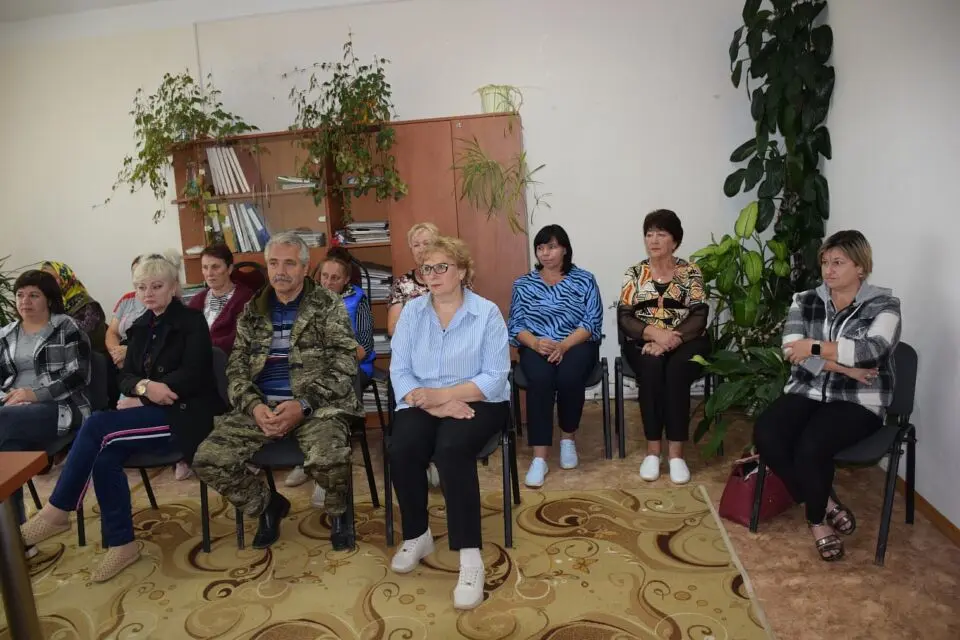 segodnya-v-trudovykh-kollektivakh-khotimskogo-rayona-proshel-edinyy-den-informirovaniya-_0