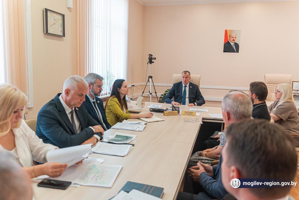 anatoliy-isachenko-provel-priem-grazhdan_3