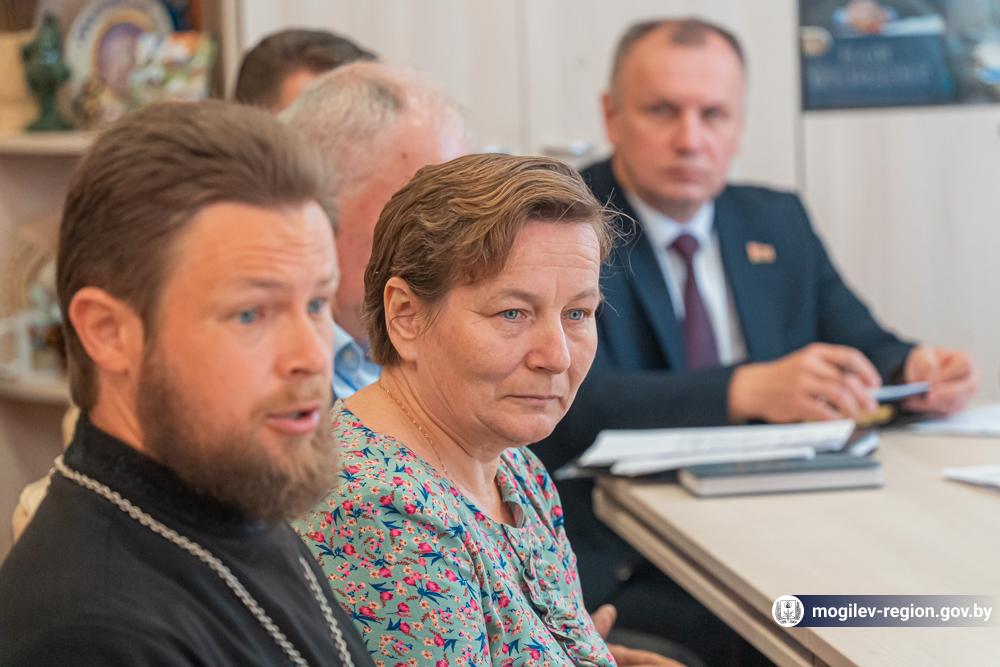 anatoliy-isachenko-provel-priem-grazhdan_1