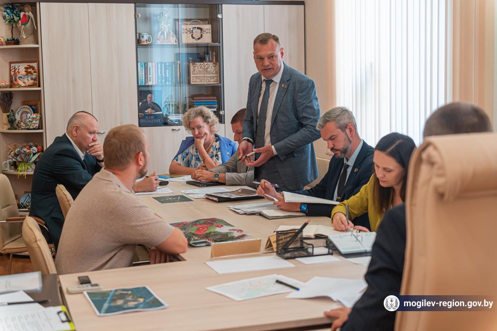 anatoliy-isachenko-provel-priem-grazhdan_5