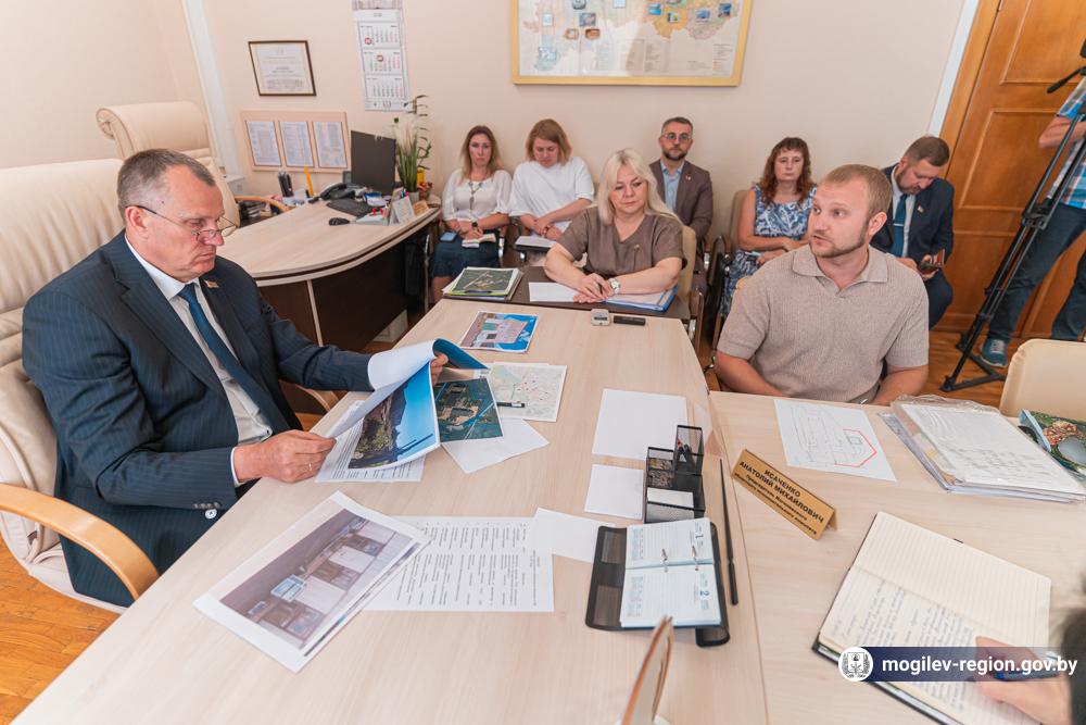 anatoliy-isachenko-provel-priem-grazhdan_6
