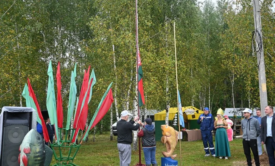 smotrite-kak-v-khotimske-proshel-pervyy-den-tretego-regionalnogo-rybolovnogo-festivalya-zalaty-karas_1